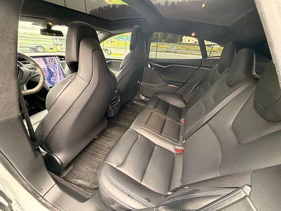 Tesla Model S 10 of 19