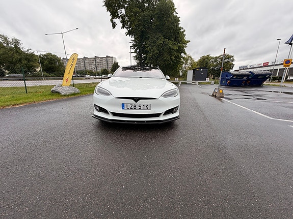 Tesla Model S 2 of 19