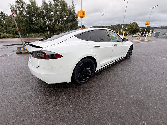 Tesla Model S 7 of 19