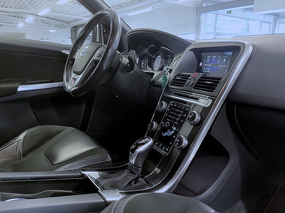 Volvo XC60 14 of 17