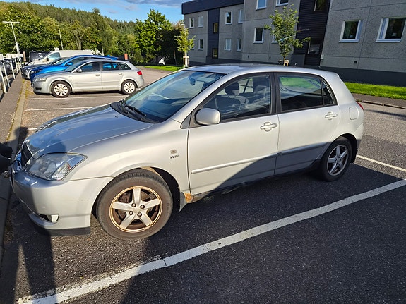 Toyota Corolla 2 of 6