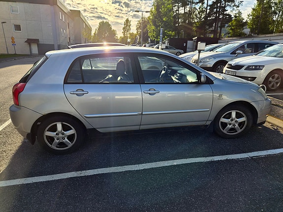 Toyota Corolla 4 of 6