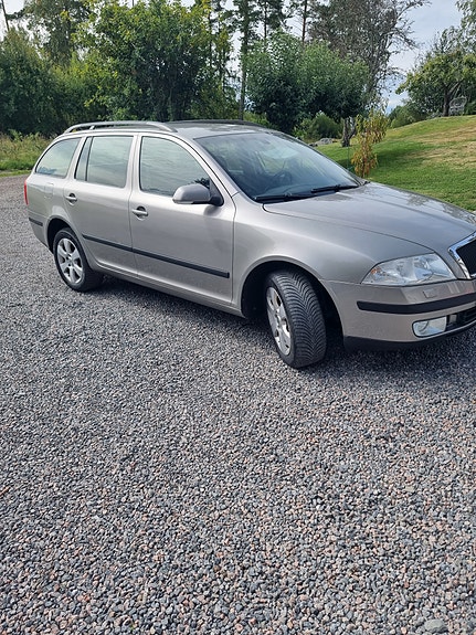 Skoda Octavia 2 of 10