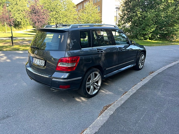 Mercedes-Benz GLK320 5 of 12