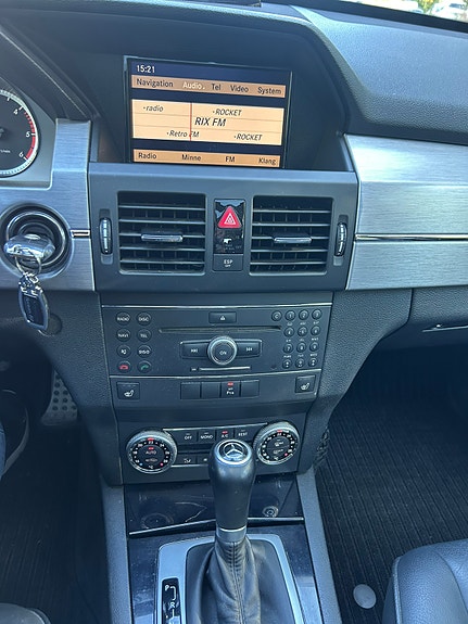 Mercedes-Benz GLK320 10 of 12