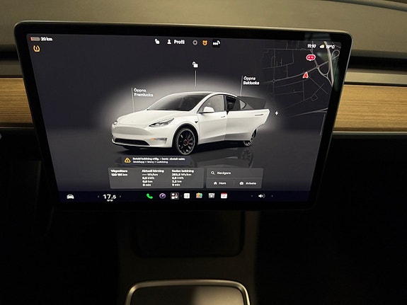 Tesla Model Y 11 of 19