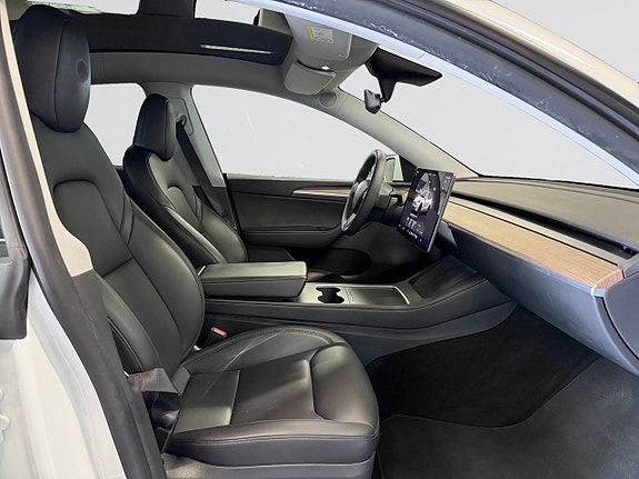 Tesla Model Y 14 of 19