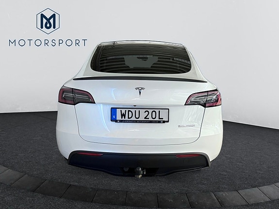 Tesla Model Y 5 of 19