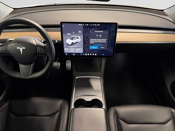 Tesla Model Y 10 of 19