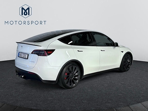 Tesla Model Y 6 of 19