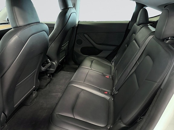 Tesla Model Y 13 of 19