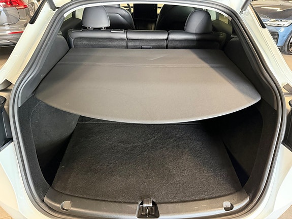 Tesla Model Y 15 of 19