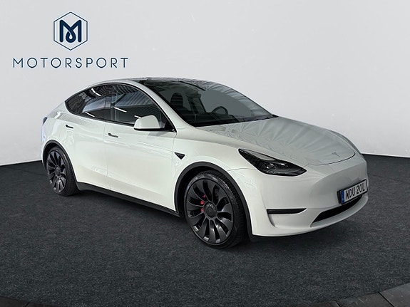 Tesla Model Y 8 of 19