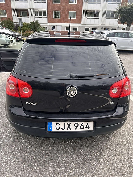 Volkswagen Golf V 2 of 7