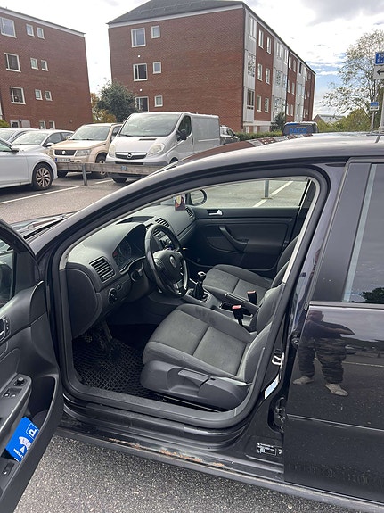 Volkswagen Golf V 7 of 7