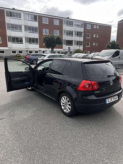 Volkswagen Golf V 5 of 7
