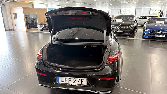 Mercedes-Benz E220 5 of 9