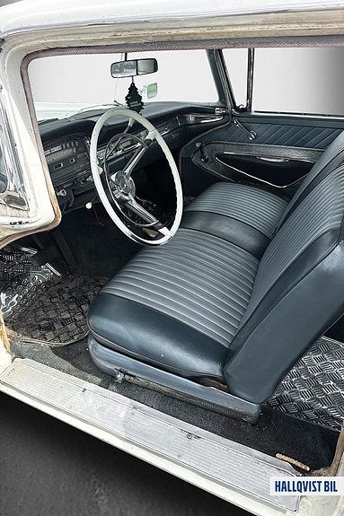 Ford Galaxie 8 of 21