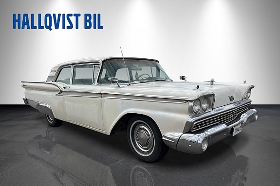 Ford Galaxie 3 of 21