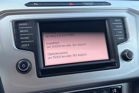 Volkswagen Passat 13 of 30