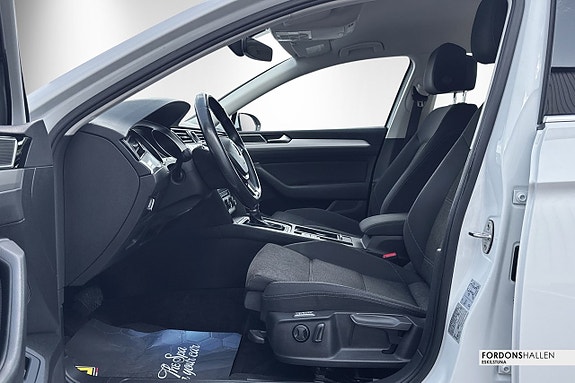 Volkswagen Passat 7 of 30