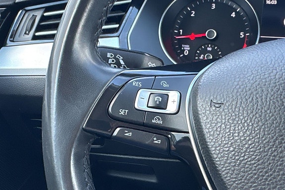 Volkswagen Passat 27 of 30