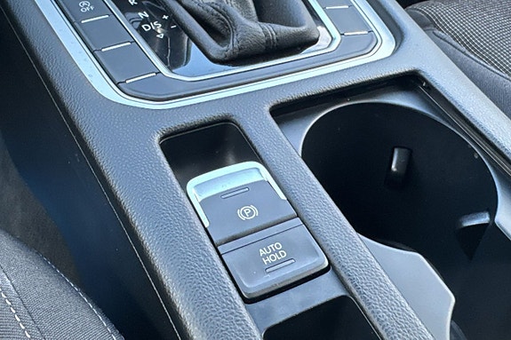 Volkswagen Passat 21 of 30