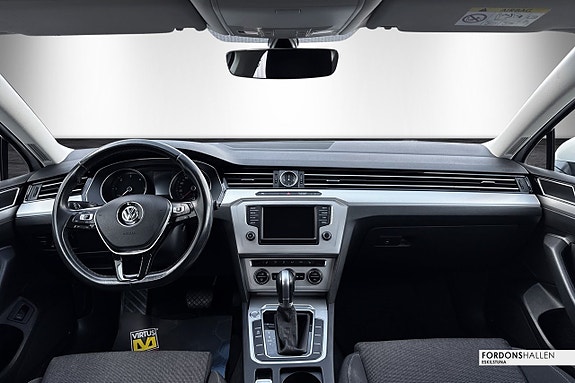 Volkswagen Passat 23 of 30