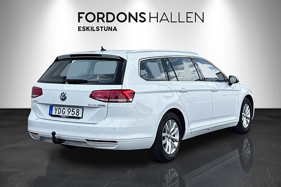 Volkswagen Passat 5 of 30