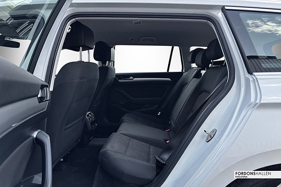 Volkswagen Passat 8 of 30