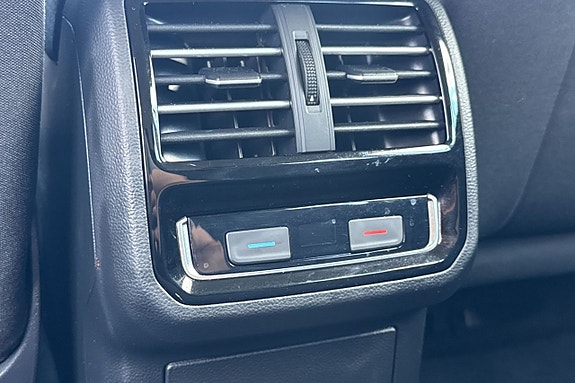 Volkswagen Passat 22 of 30