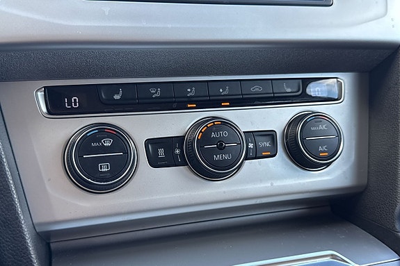 Volkswagen Passat 15 of 30