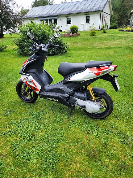 Aprilia Sr50 2 of 5