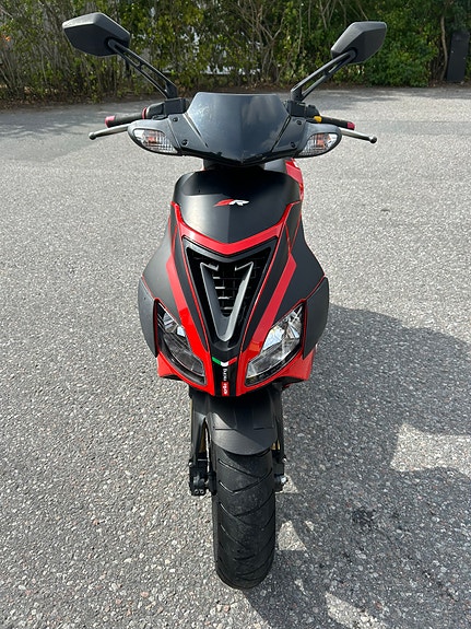 Aprilia SR 50 4 of 5