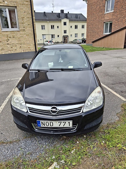 Opel Astra 2 of 11