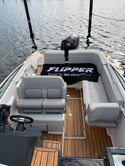 *Nyskick* Flipper 700DC, Mercury 225hk V8 utombordare (55h), Thule trailer 4 of 7