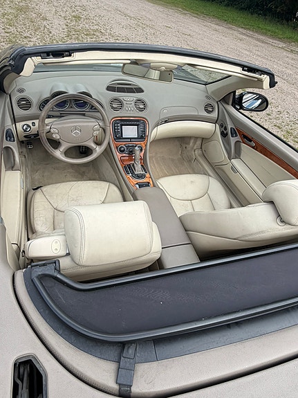 Mercedes-Benz SL500 3 of 4