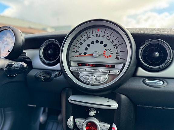 MINI Cooper 9 of 10