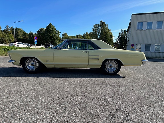 Buick Riviera 2 of 7