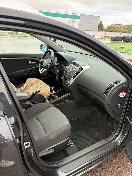 Kia Ceed 6 of 8