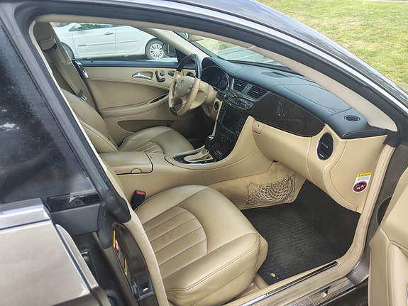 Mercedes-Benz CLS350 9 of 10