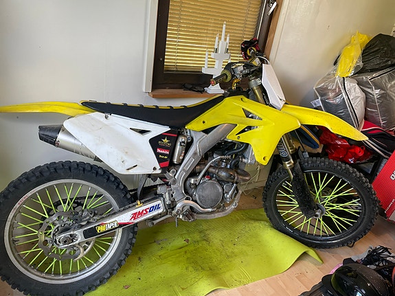 Suzuki RM-Z250 2 of 7