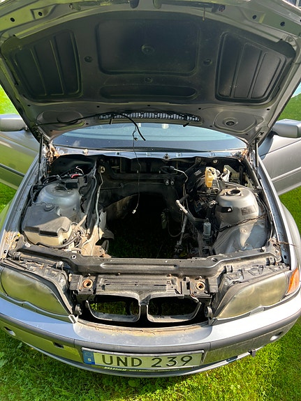 BMW 318i 16 of 17