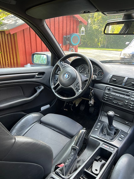 BMW 318i 4 of 17