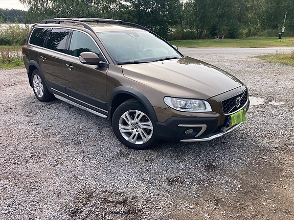 Volvo XC70 2 of 24
