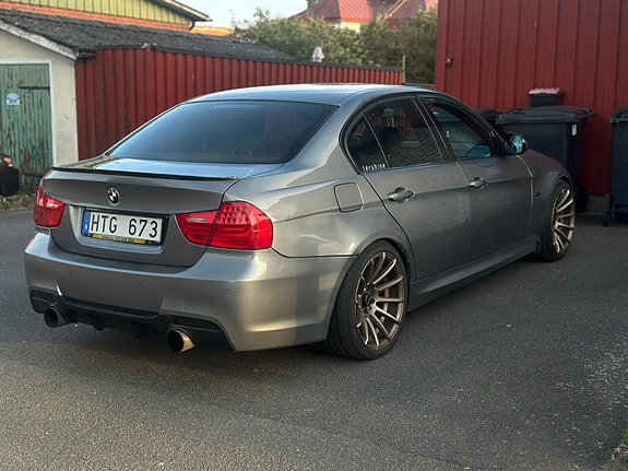 BMW 320d 2 of 11
