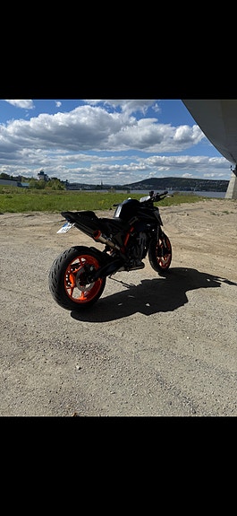 KTM Duke 890r 3 of 3