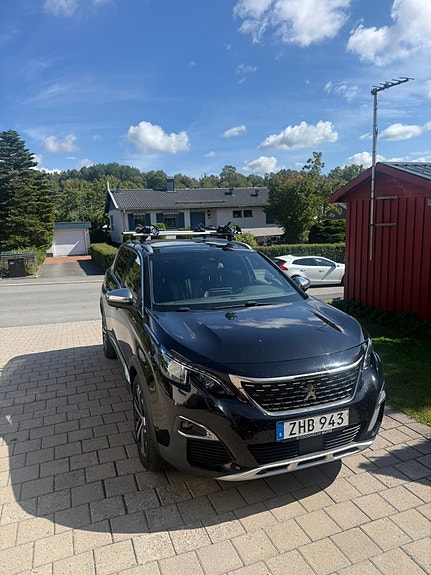 Peugeot 5008 2 of 6