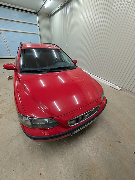 Volvo V70 3 of 6