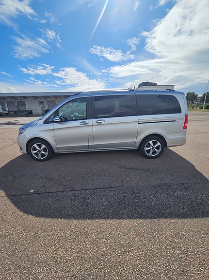Mercedes-Benz V220 d 7 of 9